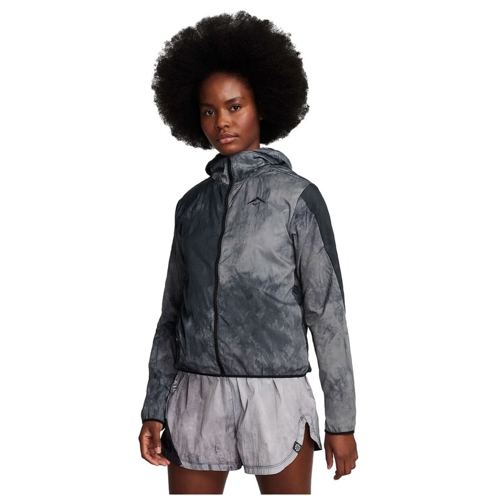 NWT Women’s Nike Trail Repel Jacket – Black/Black, Size Large